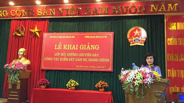 PGS-TS Vũ Thị Hồng Vân phát biểu tại lễ khai giảng