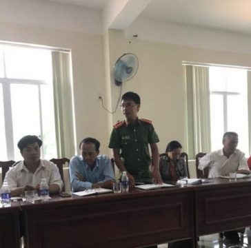 Đồng chí Nguyễn Xuân Diệu, Phó Thủ trưởng Cơ quan THAHS Công an thị xã báo cáo kết quả công tác 