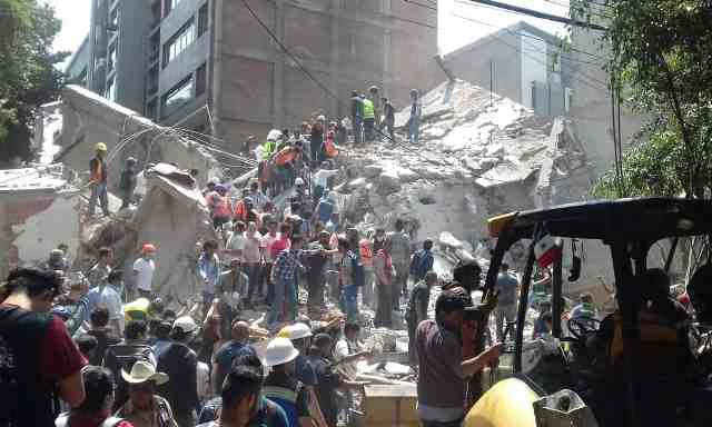 Một tòa nhà tại khu vực La Condesa, thủ đô Mexico bị sập do động đất. (Ảnh: Nina Lakhani/The Guardian)