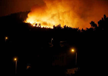 Hình ảnh biển lửa khủng khiếp vụ cháy rừng khiến 62 người chết ở Bồ Đào Nha ảnh 11