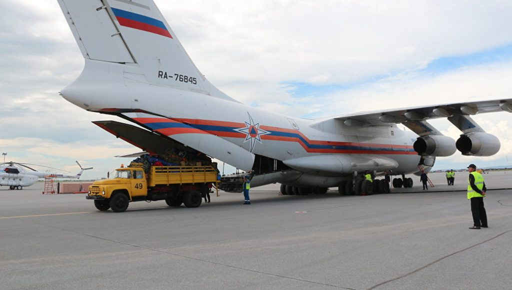 Máy bay IL-76 của Nga chở viện trợ tới Việt Nam