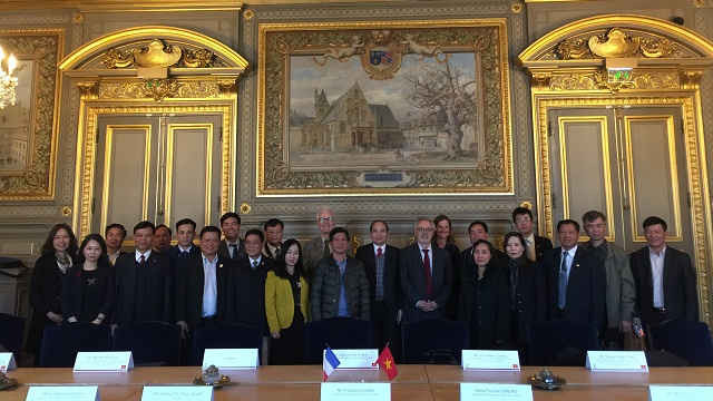 Chụp ảnh lưu niệm Đoàn làm việc tại Viện Công tố tối cao Pháp
