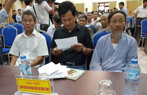Đại diện lãnh đạo xã và người dân Đồng Tâm tại cuộc làm việc.