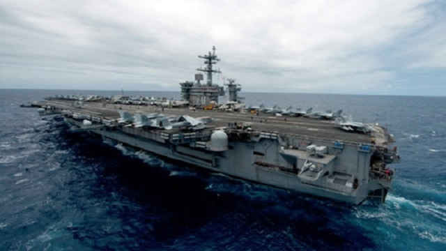 Tàu sân bay Carl Vinson của Mỹ đang có mặt tại khu vực ngoài khơi bán đảo Triều Tiên. Ảnh: Reuters