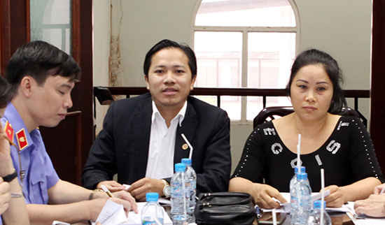 Bà Trương Thị Lan (Bắc Ninh) trình bày vụ việc khiếu nại, tố cáo tại buổi tiếp
