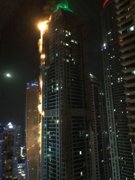 Hỏa hoạn dữ dội bao trùm tòa nhà 79 tầng ở Dubai trong đêm ảnh 5
