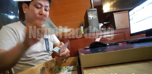  Qua quá trình ghi nhận, phóng viên cùng trinh sát Công an TP HCM phát hiện ổ cờ bạc trực tuyến tại quận Thủ Đức có quy mô đến ngàn tỉ đồng, nhiều đối tượng bảo kê, cầm đầu. 