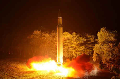 Một tên lửa đạn đạo xuyên lục địa Triều Tiên từng phóng thử. Ảnh: KCNA.