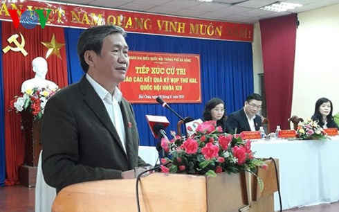 Ông Đinh Thế Huynh phát biểu tại buổi tiếp xúc cử tri ở Đà Nẵng