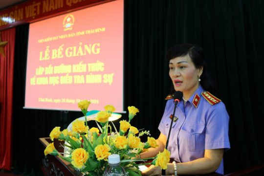 Phó Giáo sư, Tiến sỹ Vũ Thị Hồng Vân phát biểu bế giảng khóa học