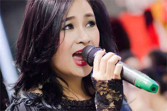 Ca sĩ Thanh Lam, con gái nhạc sĩ Thuận Yến tác giả ca khúc Màu hoa đỏ