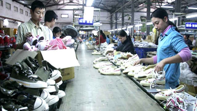 Từ thương hiệu đình đám, Giầy Thượng Đình thu hẹp hoạt động về những thị trường nhỏ hơn với một phân khúc khách hàng an toàn.