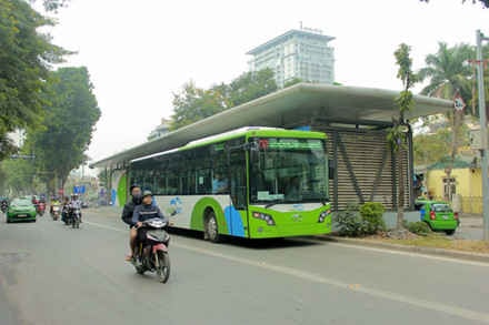Làm mọi cách vẫn không nhanh hơn buýt thường ảnh 1