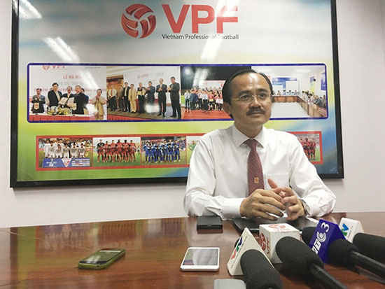 Chủ tịch HĐQT VPF Võ Quốc Thắng cho biết trưởng BTC giải Nguyễn Minh Ngọc xin từ chức nhưng không được các thành viên HĐQT thông qua. Ảnh: Đ.T.