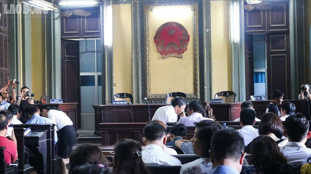 Hình ảnh tại phiên tòa ngày 25.2.2018. 