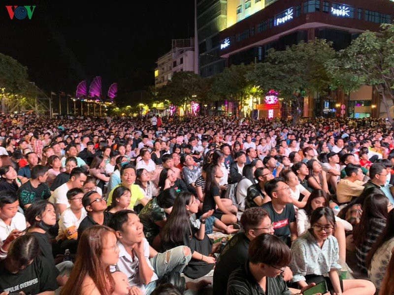 khoảnh khắc việt nam chào đón năm mới 2020 hình 3 khoanh khac viet nam chao don nam moi 2020 hinh 3