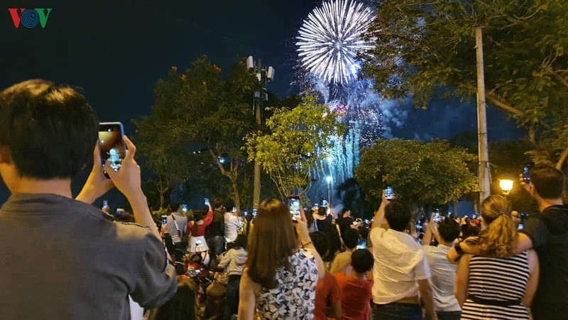 khoảnh khắc việt nam chào đón năm mới 2020 hình 10 khoanh khac viet nam chao don nam moi 2020 hinh 10