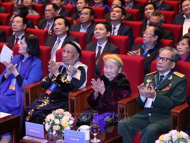 Các mẹ Việt Nam Anh hùng tham dự buổi lễ. Ảnh: Thống Nhất/TTXVN