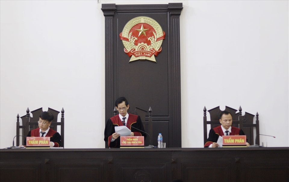 Chủ toạ tuyên án với 3 bị cáo trong đại án BIDV chiều 29.6. Ảnh: V.Dũng