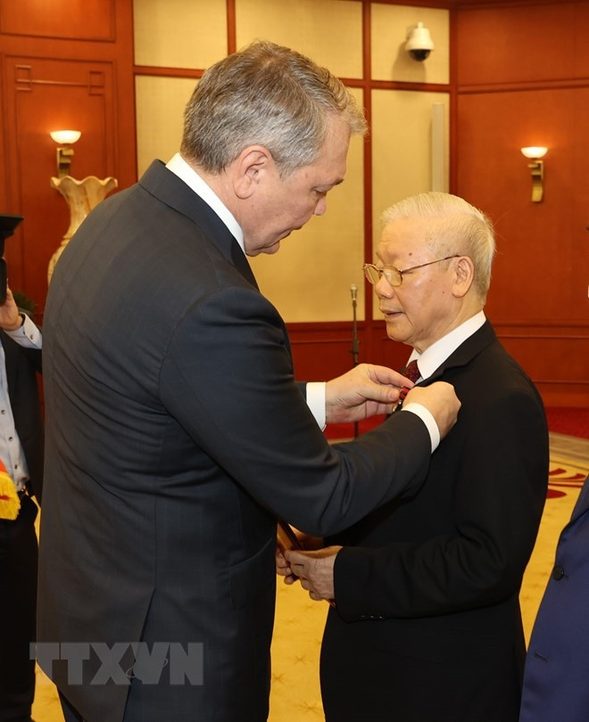 trao tặng Tổng Bí thư Nguyễn Phú Trọng Giải thưởng Lenin.
