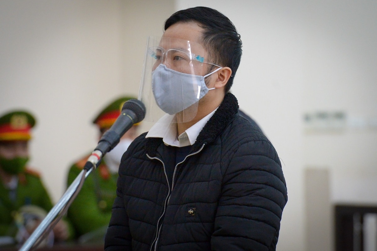 Bị cáo Dương Văn Hòa (cựu Hiệu trưởng Đại học Đông Đô) bị tuyên 12 năm tù.