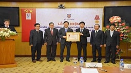 Tạp chí Dân chủ và Pháp luật đón nhận Huân chương Lao động hạng Ba