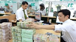 Từ nay, không mua bắt buộc 0 đồng với ngân hàng yếu kém