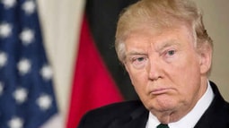 Trump ký luật trừng phạt Nga