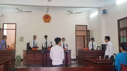 Ai có thể là Hội thẩm trong Hội đồng xét xử sơ thẩm vụ án có bị cáo, bị hại dưới 18 tuổi?