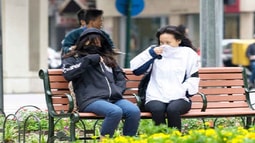 Vì sao miền Bắc chuyển rét giữa hè?