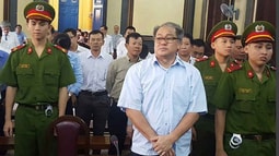 Triệu tập hơn 500 người tham gia tố tụng và gần 50 Luật sư tham dự phiên tòa