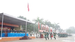“Học tập và làm theo tư tưởng, đạo đức, phong cách Hồ Chí Minh” gắn với cuộc vận động “Phát huy truyền thống, cống hiến tài năng, xứng danh Bộ đội Cụ Hồ”
