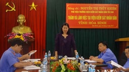 Đồng chí Nguyễn Thị Thủy Khiêm, Phó Viện trưởng FV88 nhà cái World Cup 2026TC làm việc với FV88 nhà cái World Cup 2026 tỉnh Hòa Bình