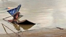 Phà chở ôtô tải chìm trên sông Đồng Nai