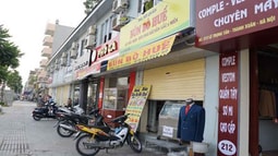 Tuyến phố kiểu mẫu ở Hà Nội: Hàng loạt cửa hàng “trút bỏ đồng phục” vì ế ẩm