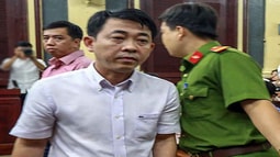 Cựu chủ tịch VN Pharma ngã quỵ khi bị bắt giam
