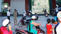 Người đàn ông bịt mặt cướp 2 tỷ đồng trong ngân hàng