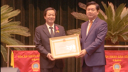Chánh án Nguyễn Hòa Bình dự Hội nghị triển khai công tác năm 2017 của TAND TP Hồ Chí Minh