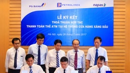 Thẻ ATM của 41 ngân hàng có thể mua xăng dầu Petrolimex