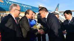 Thủ tướng đến Frankfurt, bắt đầu thăm CHLB Đức