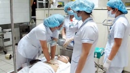 Bắt 3 nghi can vụ tai biến chạy thận ở Hoà Bình