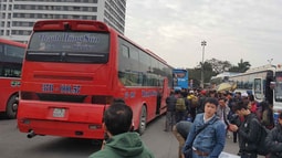 Hỗn loạn tại bến xe Mỹ Đình vì xe khách bỏ tuyến