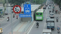 THỬ NGHIỆM XE BUÝT NHANH: Làm mọi cách vẫn không nhanh hơn buýt thường