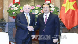 Chủ tịch nước tiếp Thượng nghị sĩ Hoa Kỳ John McCain