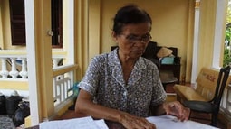 Cô giáo làng mở lớp dạy tiếng Anh miễn phí cho trẻ em, công nhân nghèo