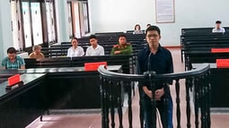 Con đường dẫn thầy giáo đến nhà tù