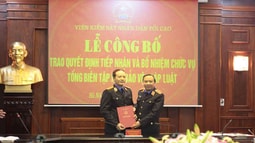 Trao quyết định bổ nhiệm Tổng biên tập Báo Bảo vệ Fv88 com Nhà Cái Fv88