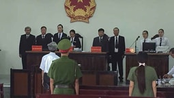 Cụ ông 77 tuổi dâm ô 2 bé gái bị tuyên phạt 3 năm tù