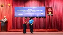 Chung tay treo bản đồ Việt Nam vì biển đảo quê hương