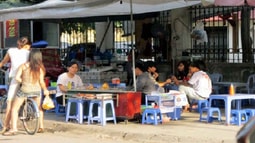 Thu phí sử dụng vỉa hè từ năm 2017